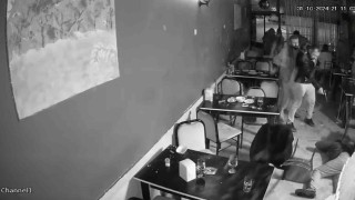 Yanına oturduğu hasmını kurşun yağmuruna tutan zanlıya haksız tahrik ve iyi hal indirimi