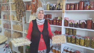 Yaptığı yöresel lezzetlerle hem evini geçindiriyor hem de kadınlara istihdam sağlıyor