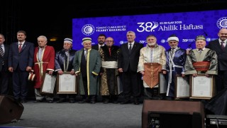 Yarım asırlık süpürge ustasına ahilik beratı