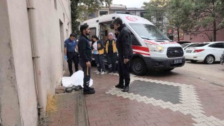 Yaşlı adam sokakta ölü bulundu