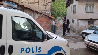 Yaşlı adam yalnız yaşadığı evde ölü bulundu