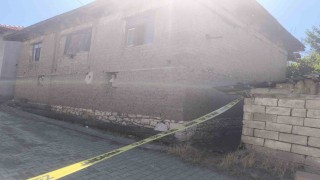 Yaşlı kadın evinde ölü olarak bulundu