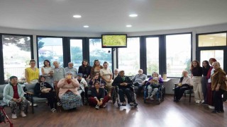 Yaşlılar kendi eserleriyle buluştu