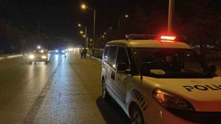 Yaya geçidinden karşıya geçerken otomobilin çarptığı kadın ağır yaralandı