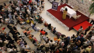 Yazar Dilek Cesur, Diyarbakırda hayranlarıyla imza gününde buluştu