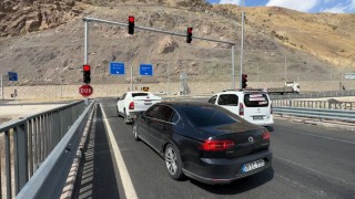 Yeni Köprüde yaşanan trafik kazalarına çözüm: Trafik ışıkları yerleştirildi