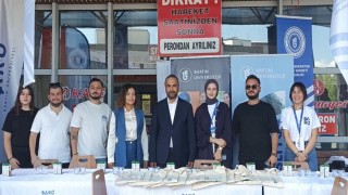 Yeni öğrencileri rektör karşıladı