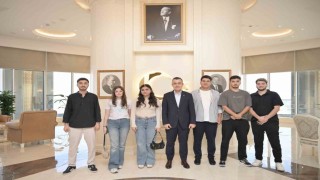 YKSde dereceye giren öğrencilere Esenyurt Belediyesinden İtalya ödülü