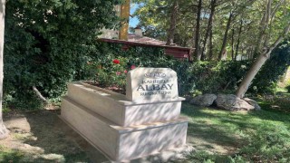 Yol ortasındaki mezar yeni yerine taşındı