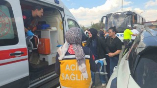 Yolcu otobüsü gemi çapası taşıyan tıra çarptı...3 yaralı