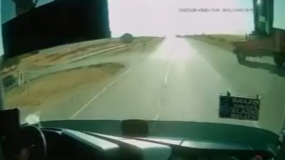 Yolcu otobüsü ile kamyonetin kaza anı kamerada