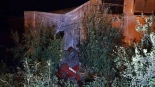 Yoldan çıkan otomobil seraya çarptı: 5 yaralı