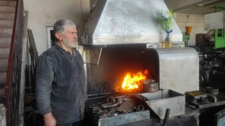 Yozgatta binlerce yıllık mesleğin 55 yıllık temsilcileri baba oğul, mesleği yaşatmak istiyor