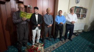 Yüksekovada Mevlid Kandili coşkusu: Gül, şerbet ve tatlı ikramı renkli anlar yaşattı