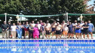 Yunusemrede özel öğrenciler havuzda buluştu