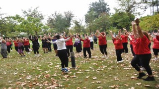 Yunusemreli kadınlardan açık havada spor etkinliği