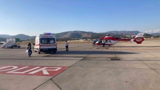 Zatürre teşhisi konulan bebek ambulans helikopterle sevk edildi