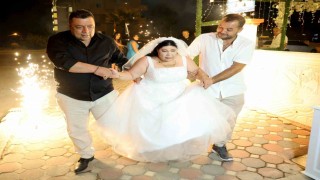 Zihinsel engelli kadının hayali temsili düğünle gerçekleşti: Ağabeyler gözyaşlarını tutamadı