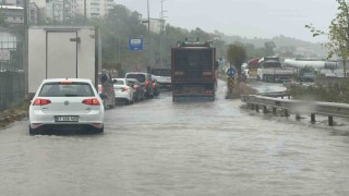 Zonguldakta şiddetli yağış ulaşımı aksattı