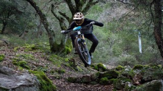 Zorlu parkurları bisikletiyle böyle aşıyor...Balkan Şampiyonasında Türkiyeyi temsil edecek