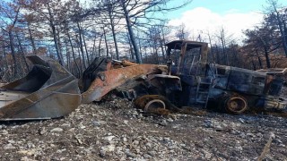 10 kişinin şehit olduğu yangınlarda kül olan iş makinelerinden sonuncusu kaldırıldı