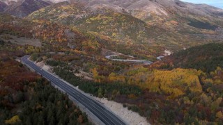 2 bin rakımlı geçitte masalsı görüntüler oluştu, renk cümbüşü dron ile görüntülendi