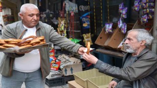 20 yıl simit sattı, 49 yaşında atanınca annesi inanmadı