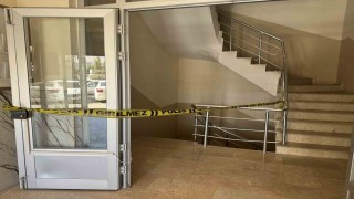 3üncü kattan merdiven boşluğuna düşen şahıs ağır yaralandı