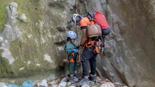 4 yaşındaki Yusuf 350 metrelik Darkale Kanyonunu geçti