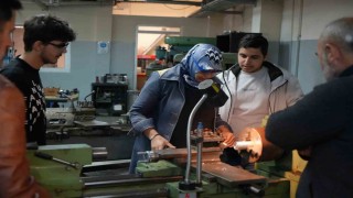 45 yaşında üniversiteye başladı, endüstriyel kalıpçılık bölümünün tek kadın öğrencisi oldu