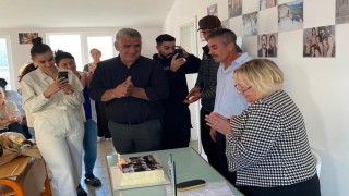 50 yıl sonra aynı sıralarda: Nesibe Öğretmene anlamlı sürpriz