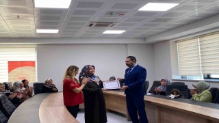 60 yaşında ilk yardım sertifikası aldı