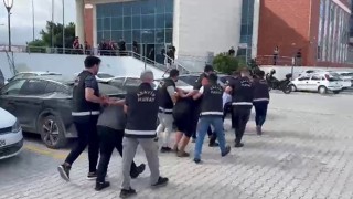 63 yaşındaki kadının pompalı tüfekle öldürüldüğü komşu kavgasına 5 tutuklama