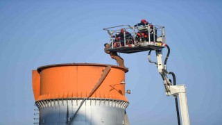 70 metrelik bacada mahsur kalan 2 işçi 4 saatlik operasyonla kurtarıldı