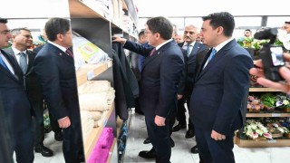 Adalet Bakanı Tunç, tutuklu ve hükümlülerin ürettiği ürünleri inceledi