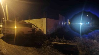 Adanada iki hafif ticari araç çarpıştı: 1 ölü, 2 yaralı