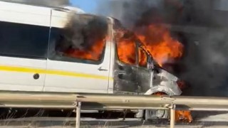 Adana’da Öğrenci Servisi Alev Aldı