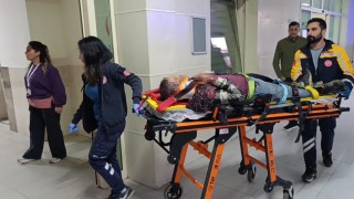 Adanada tarım işçilerini taşıyan minibüs devrildi: 11 yaralı