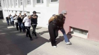 Adanada torbacılara operasyon: 1i kadın 6 kişi tutuklandı