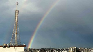 Adanada yağmur sonrası gökkuşağı oluştu