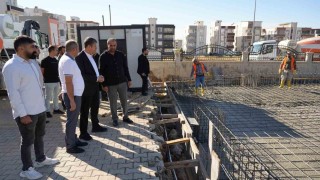 Adıyaman Belediyesi ek hizmet binasında temel betonu döküldü