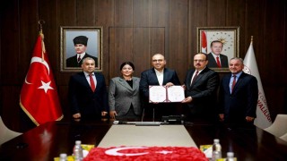 ADÜ İlahiyat Fakültesinde yapılacak olan cami için imzalar atıldı