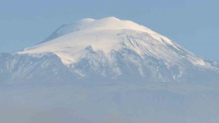 Ağrı Dağında yağan karla kartpostallık görüntüler oluştu