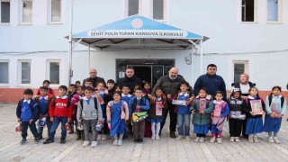 Ağrı Emniyet Müdürü Önderden şehit meslektaşının ismini taşıyan okula ziyaret