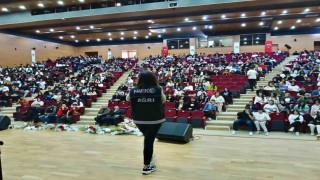 Ağrı Emniyetinden üniversite öğrencilerine güvenli yaşam ve bilinçli internet eğitimi