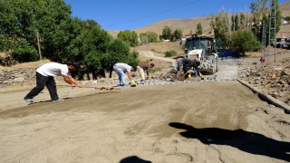 Ağrıda Karlıca ve Bozkaş köy yollarında çalışmalar tamamlandı