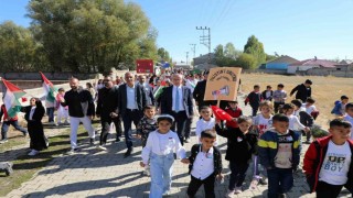 Ağrılı öğrenciler, Gazzedeki ihtiyaç sahipleri için hayır panayırı düzenledi