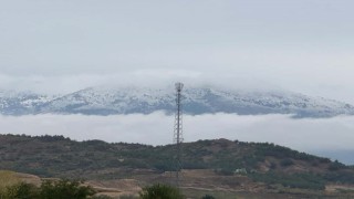 Akdağa mevsimin ilk karı düştü