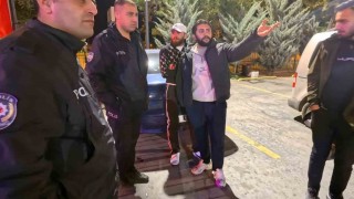 Aksarayda açıkta alkol alan 2 şahsa kabahatler kanunundan ceza kesildi