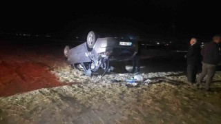 Aksarayda otomobil takla attı: 2 yaralı